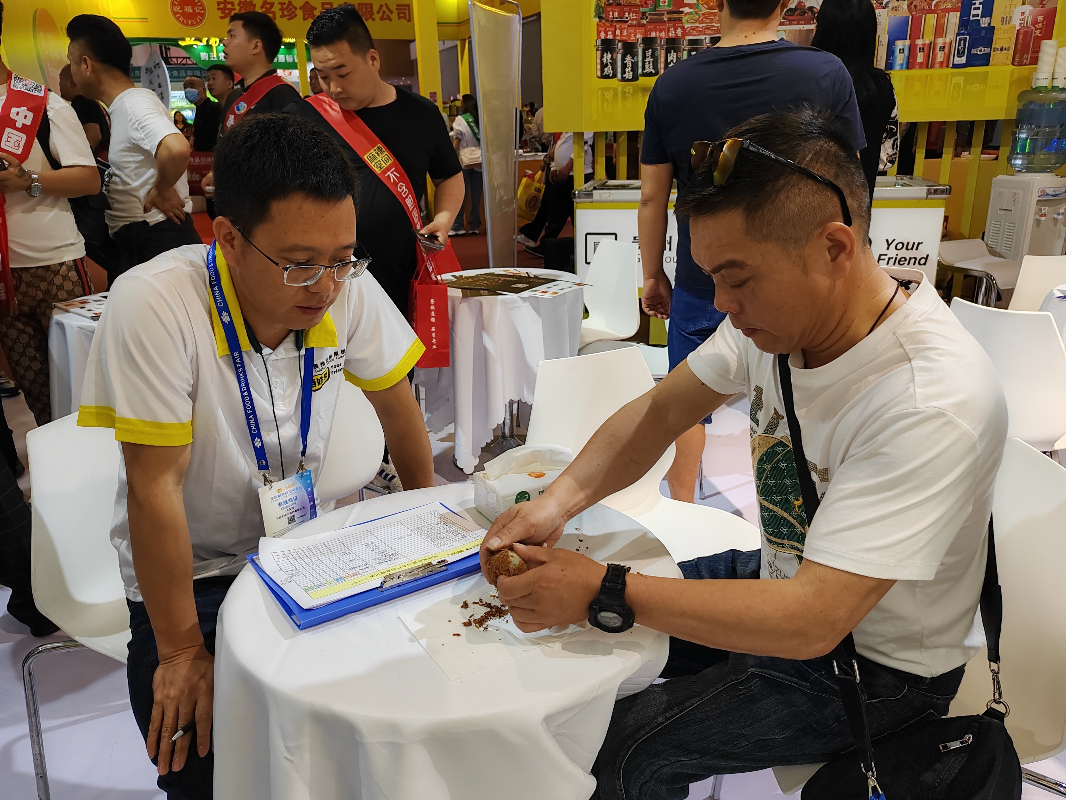 竞技状态火爆,双方纷纷出招拼尽全力 竞技状态火爆,双方纷纷出招拼尽全力