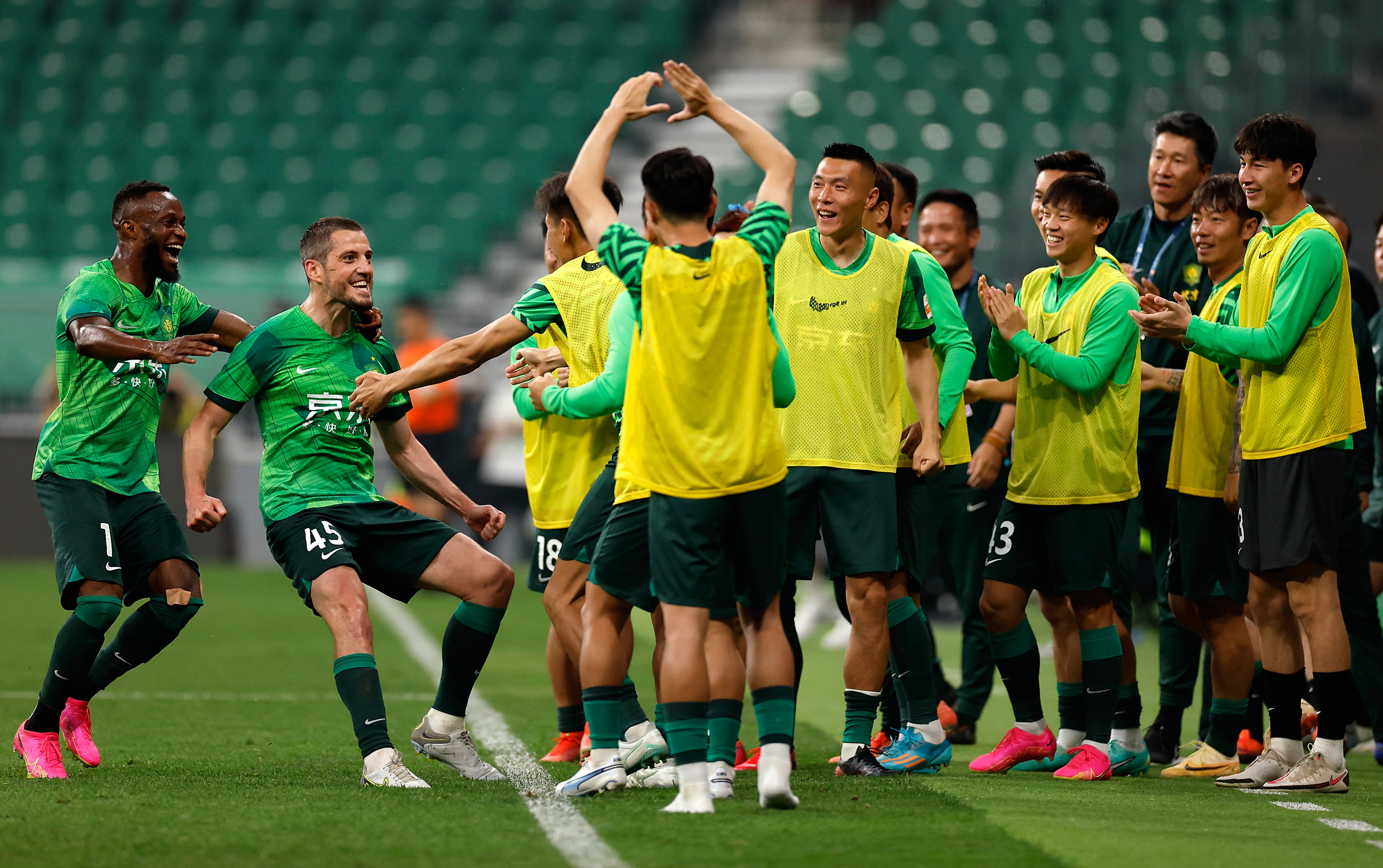 恒大球员伤愈复出,备战冲击中超冠军的简单介绍 恒大球员伤愈复出,备战冲击中超冠军的简单介绍