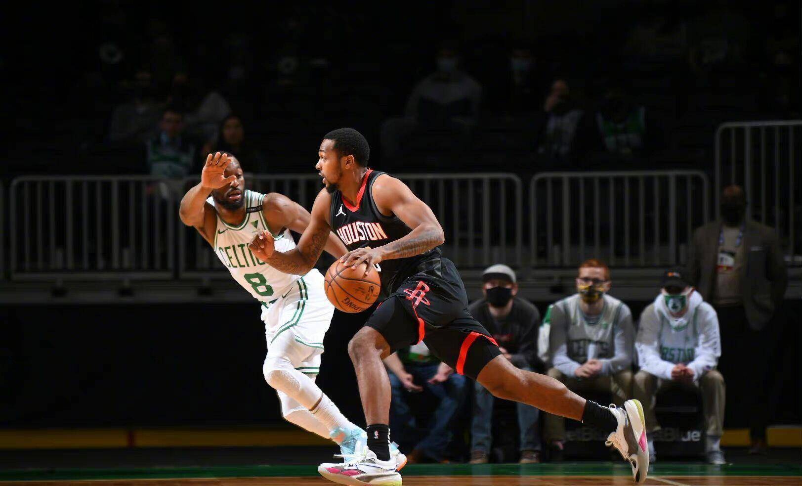 北京队失利深圳,东部第二岌岌可危 北京队失利深圳,东部第二岌岌可危