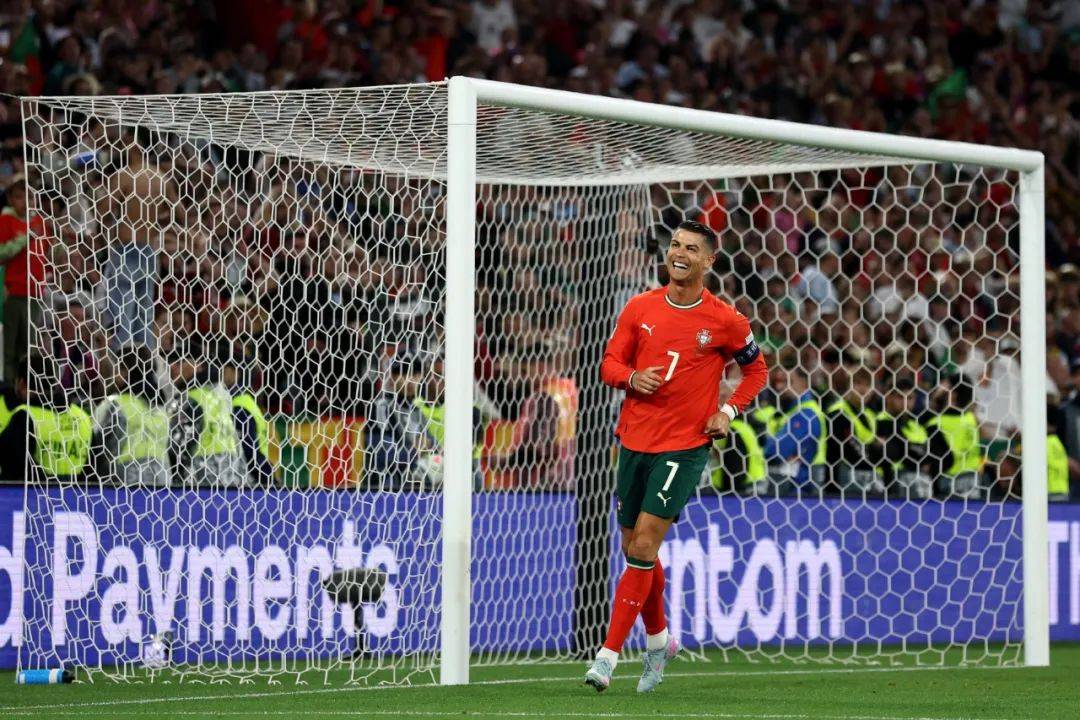 斯洛伐克队成功挺进年欧洲杯半决赛的简单介绍 斯洛伐克队成功挺进年欧洲杯半决赛的简单介绍