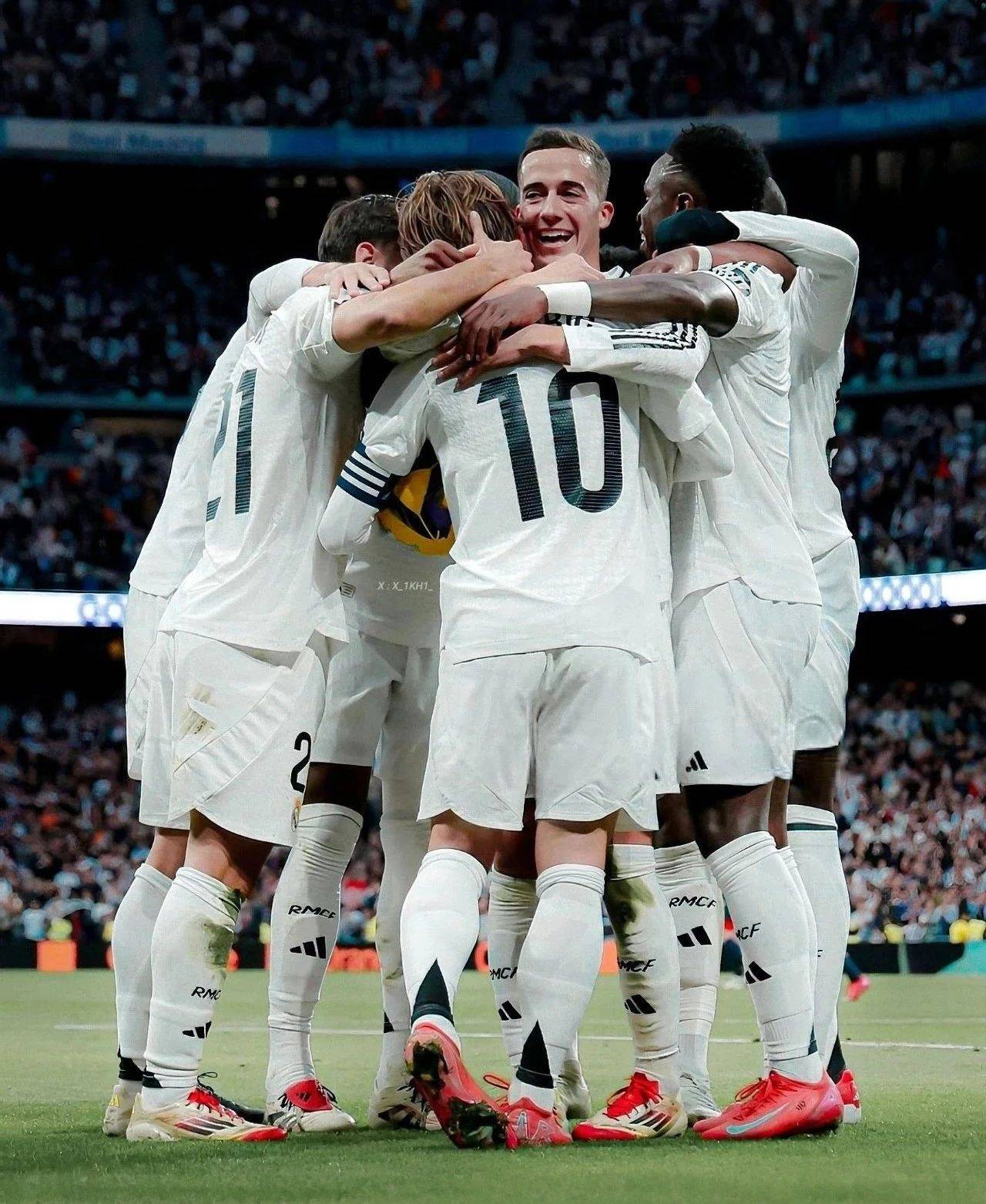 巴塞罗那主场力克皇家贝蒂斯,取得西甲赛季首胜 巴塞罗那主场力克皇家贝蒂斯,取得西甲赛季首胜