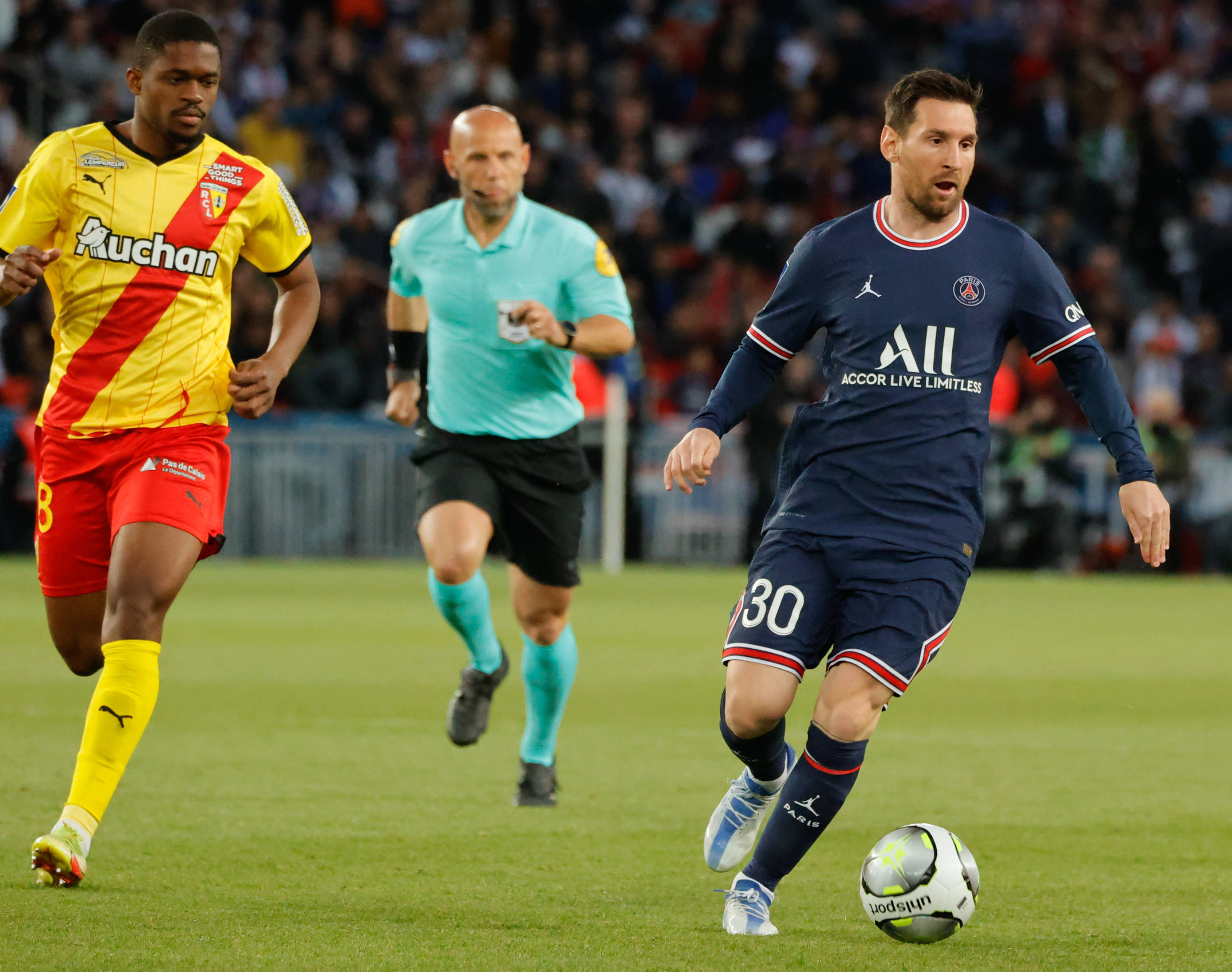 关于巴黎圣日耳曼击败马赛,提前两轮夺得法甲冠军的信息 关于巴黎圣日耳曼击败马赛,提前两轮夺得法甲冠军的信息