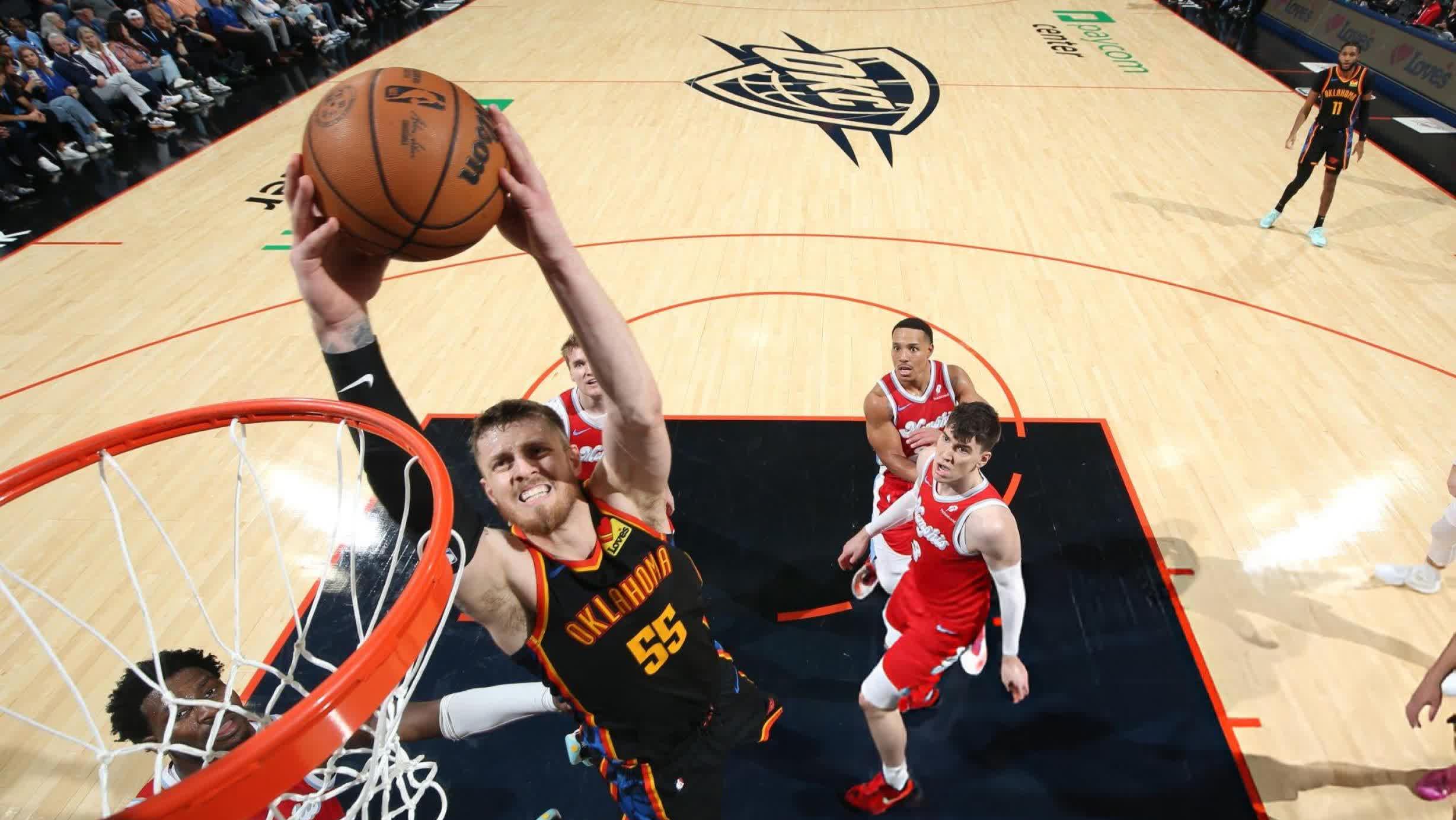 风暴再胜雷霆,东部半决赛率先获胜 风暴再胜雷霆,东部半决赛率先获胜