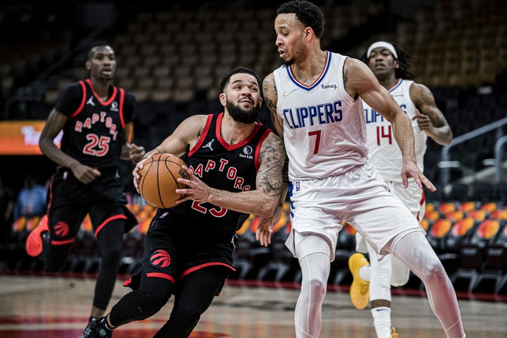 快船碾压江苏队,范弗利特刷新纪录 快船碾压江苏队,范弗利特刷新纪录